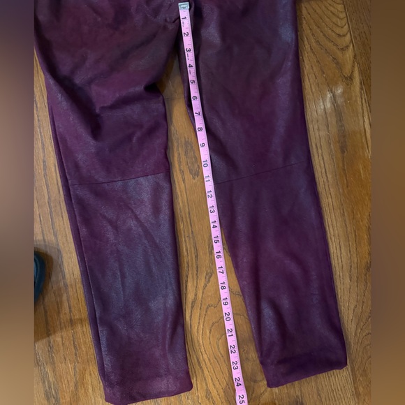 Women's  burgundy metallic Chico’s size 00 suede-like Jeans - Picture 4 of 10
